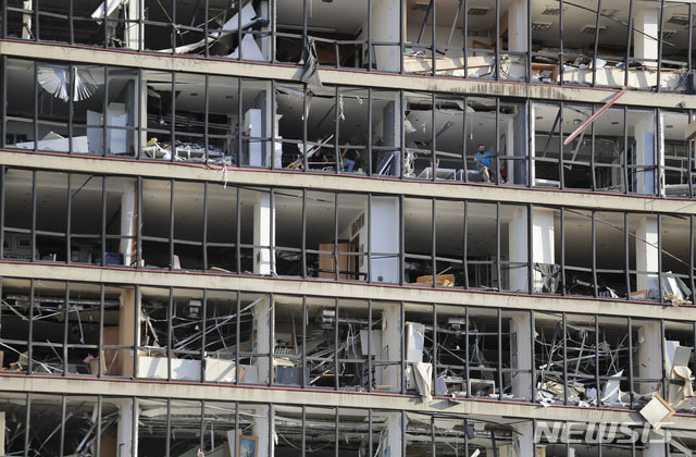 ▲ 대폭발로 산산이 부서진 건물. ⓒ뉴시스 AP. 무단전재 및 재배포 금지.