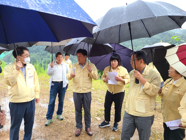 ▲ 영주시의회 의장단과 수해 피해지역 의원들은 지난7일 수해피해 현장을 방문해 수해복구 현황을 점검했다.ⓒ영주시의회