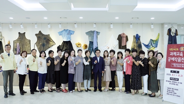 ▲ 한국생활개선 칠곡군연합회는 8월 한 달간 칠곡군청 홍보관 갤러리에서 ‘공예작품전’을 개최한다.ⓒ칠곡군
