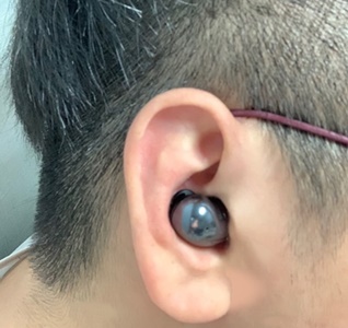 ▲ 갤럭시버즈 라이브 착용 모습. ⓒ뉴데일리 DB