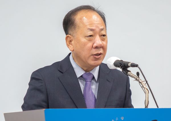 ▲ 세종시교육청 이승표 교육정책국장이 10일 “2학기에는 1학기의 경험을 바탕으로 학사운영 및 학습, 진로·진학지도가 더욱 안전하고 안정적으로 운영될 수 있도록 하겠다”고 밝히고 있다ⓒ세종교육청