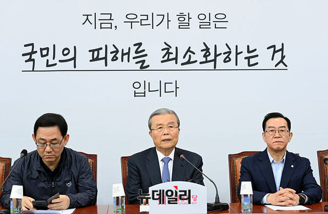▲ 김종인 미래통합당 비상대책위원장이 10일 오전 국회에서 열린 비대위 회의에서 모두발언을 하고 있다.
ⓒ박성원 기자