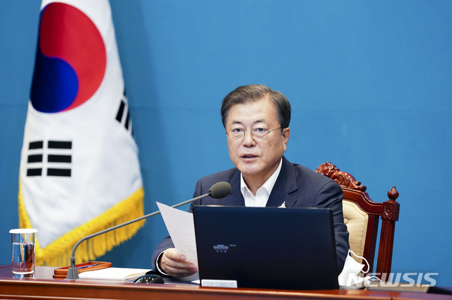 ▲ 문재인 대통령이 10일 청와대 여민관에서 열린 수석 보좌관 회의에 참석해 발언하고 있다. ⓒ뉴시스