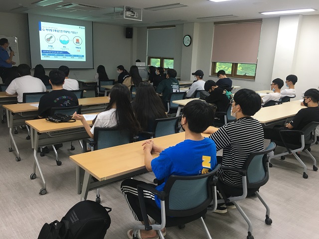 ▲ 울진군청소년참여기구는 여름철 물놀이 안전교육을 실시했다.ⓒ울진군