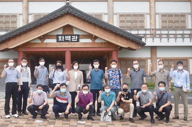 ▲ 부산 해운대지구 교감단 일행들은 경주화랑마을 팸투어를 실시했다.ⓒ경주시