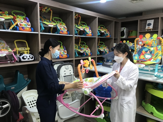 ▲ 경북 영주시 보건소는 출산가정의 경제적 부담을 경감시키고 출산장려 분위기 확산을 위해 실시하고 있는 ‘출산‧육아용품 대여코너’가 시민들로부터 큰 인기를 얻고 있다.ⓒ영주시