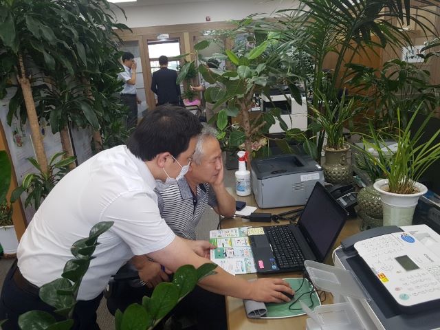 ▲ 충남농협이 축산관련 종사자들을 위한 ‘온라인 지원반’을 운영해 교육에 필요한 안내를 하고 있다.ⓒ충남농협