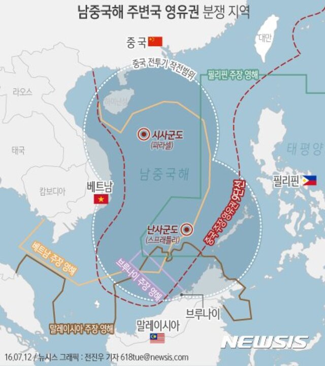 ▲ 남중국해 중국 영유권 주장 지도. 남중국해의 거의 모든 바다를 중국의 영해(빨간 점선)로 주장하고 있다. ⓒ뉴시스