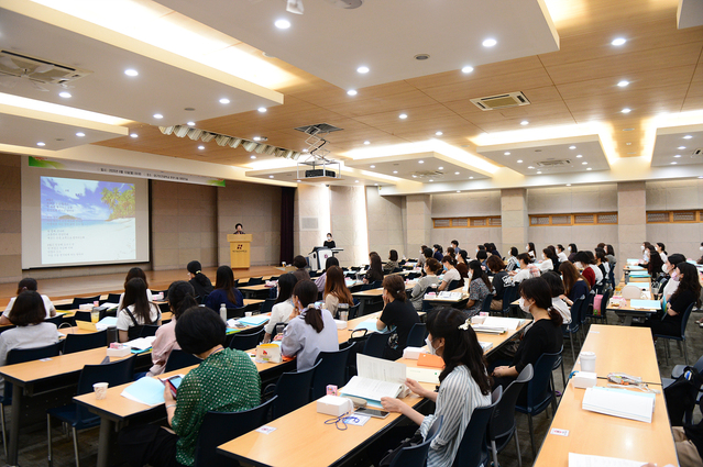 ▲ 남 총장은 환영사를 통해 “코로나19 사태를 겪으면서 학교 감염병 예방 최일선에 있는 보건교사의 노고에 대한 감사의 표현과 함께 역할과 중요성에 대해 절실히 느낀다”고 말했다.ⓒ대구보건대