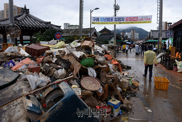 ▲ 2004~2018년 강수량 및 자연재해 인명·재산피해 현황 ⓒ뉴데일리 그래픽=김수정