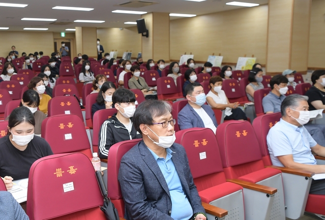 ▲ 청도군(군수 이승율)은 10일 모계고등학교에서 2020년 청도군 학부모대상으로 아카데미 개강식을 개최했다.ⓒ청도군