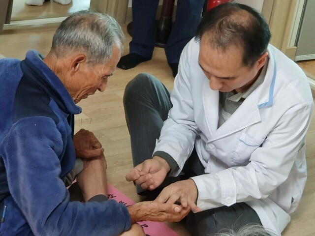 ▲ 진천군 한방 통합돌봄 현장.ⓒ진천군