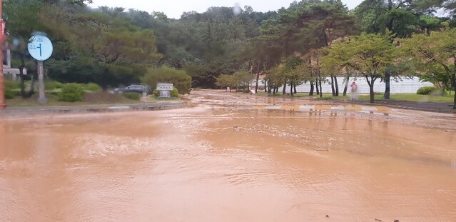 ▲ 물에 잠긴 제천의 한 도로.(자료사진)ⓒ제천시