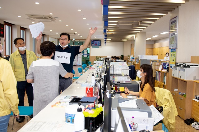 ▲ 영덕군은 특이민원 대비 모의훈련을 실시했다.ⓒ영덕군