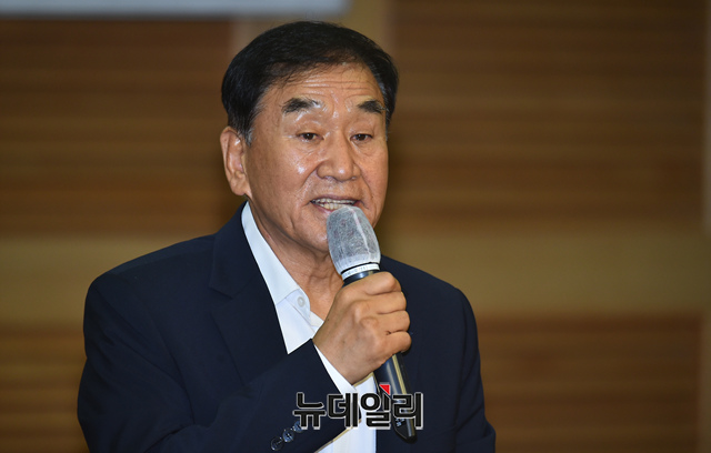 ▲ 12일 오후 국회에서 열린 토론회에서 발언하는 이재오(사진) 상임대표. ⓒ이종현 기자