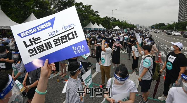 ▲ 지난 7일 여의도공원에서 열린 전공의 집단휴진 '젊은의사 단체행동' 현장 모습.ⓒ뉴데일리 충청본부 DB