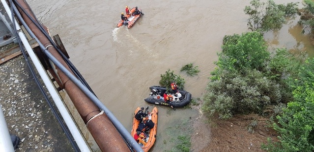 ▲ 14일 오전 11시쯤 단양군 가곡면 가대교 인근에서 2일 실종된 여성으로 추정되는 여성의 시신이 발견됐다.ⓒ단양소방서