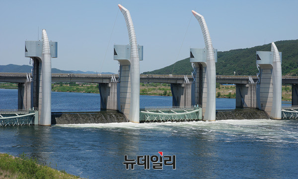 ▲ 4대강 사업으로 지어진 경남 합천 창녕보의 모습이다. ⓒ정상윤 기자