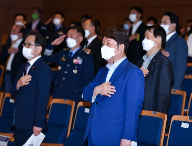 ▲ 대구시는 15일 오전 10시 문화예술회관 팔공홀에서 보훈단체, 종교계, 일반시민 등 시민 300여명이 참석한 가운데 광복절 경충식을 개최했다.ⓒ대구시의회