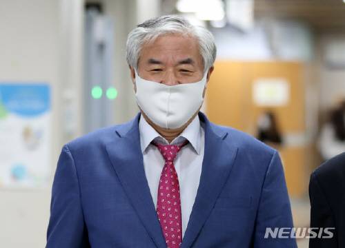 ▲ 문재인 대통령이 전광훈 목사가 참석한 15일 광화문 태극기 집회에 대해 강도 높게 비판한데 이어 여당 의원들 역시 전 목사를 긴급 체포해야 한다고 주장하고 나섰다. ⓒ뉴시스