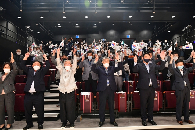 ▲ 고령군은 지난 15일 대가야문화누리 가야금홀에서 관내 기관 단체장 및 주민 70여명이 참석한 가운데 제75주년 광복절 기념식 행사를 가졌다.ⓒ고령군