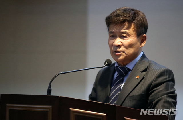 ▲ 김원웅(사진) 광복회장이 지난 15일 제75주년 광복절 경축식에서 이승만 건국대통령을 