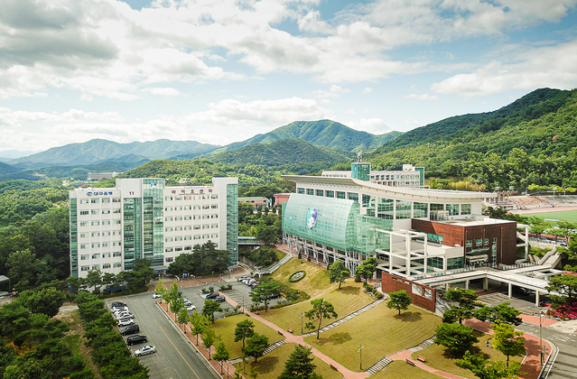 ▲ 대구한의대학교(총장 변창훈)는 코로나19 장기화로 재학생들의 생활안정과 학업장려를 위해 2020년 2학기 수업료의 10%를 선(先) 감면하는 방식으로 특별장학금을 지급하기로 했다.ⓒ대구한의대