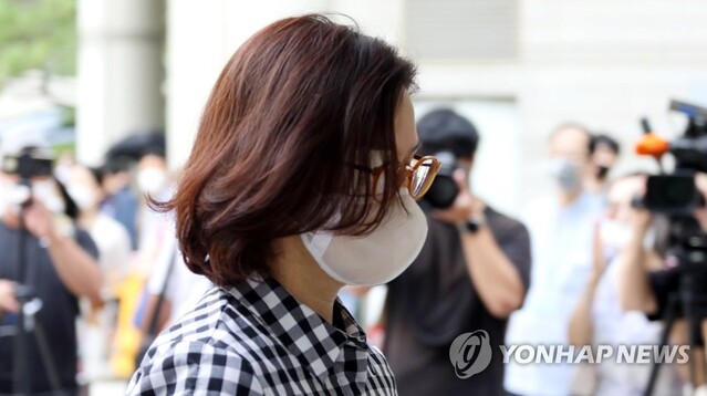 ▲ 20일 서울중앙지방법원에서 열린 25차 속행공판에 출석하는 정경심씨. ⓒ연합뉴스