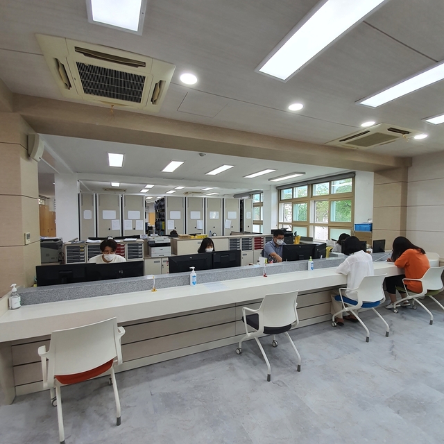 ▲ 대구동부교육지원청은 지난 18일 청사 본관 1층 학원업무 민원실을 소통과 공감의 공간으로 새롭게 단장했다.ⓒ대구동부교육지원청