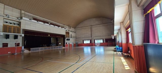 ▲ 대구서부교육지원청은 준공 후 10년 이상 경과하고 기둥사이의 거리가 20m 이상인 강당이나 다목적교실을 보유한 관내 초·중학교 27교를 대상으로 5월 4일부터 8월 18일까지 노후 특수구조 건축물 점검용역을 완료했다.ⓒ대구서부교육지원청