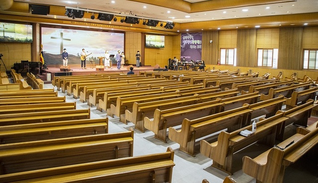 ▲ 23일 주말 예배가 진행된 대전 모 교회의 비대면 예배 장면.ⓒ대전시