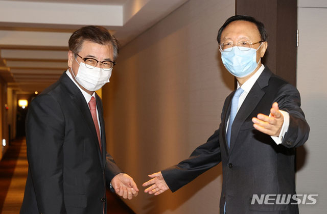 ▲ 지난 22일 서훈 청와대 국가안보실장과 양제츠 중국 공산당 외교담당 정치국원의 회담 때 모습. ⓒ뉴시스. 무단전재 및 재배포 금지.