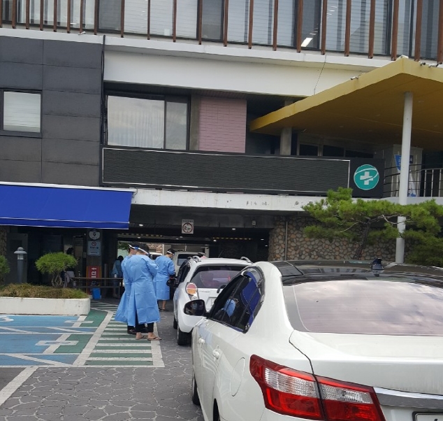 ▲ 문경시는 지난 24일부터 보건소 일반진료 및 건강증진 업무를 잠정 중단하고 선별 진료소 기능보강 등 방역업무에 총력 대응키로 했다.ⓒ문경시