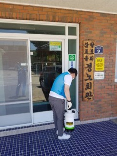 ▲ 월성원자력본부(본부장 노기경)는 동경주 경로당 방역을 시행했다.ⓒ월성본부