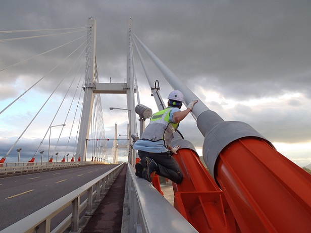 ▲ 교량 케이블 점검.ⓒ시설안전공단