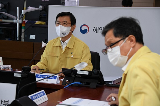 ▲ 문성혁 해수부 장관이 태풍 바비 북상과 관련 소속 기관들 대응상황을 점검하고 있다.ⓒ해수부