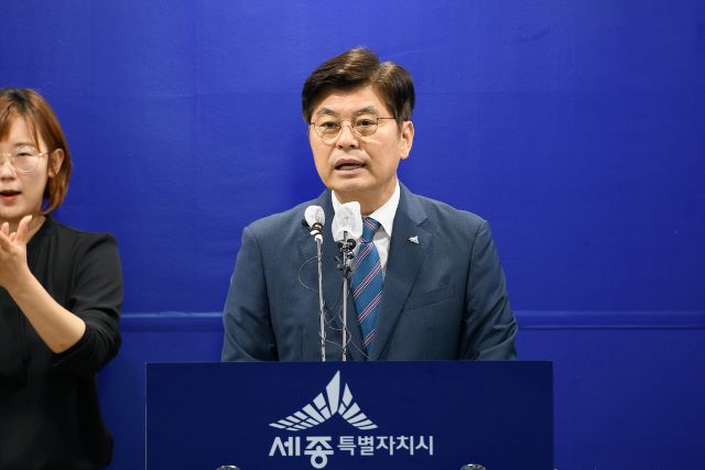 ▲ 이춘희 세종시장이 코로나19와 관련해 브리핑을 하고 있다.ⓒ세종시