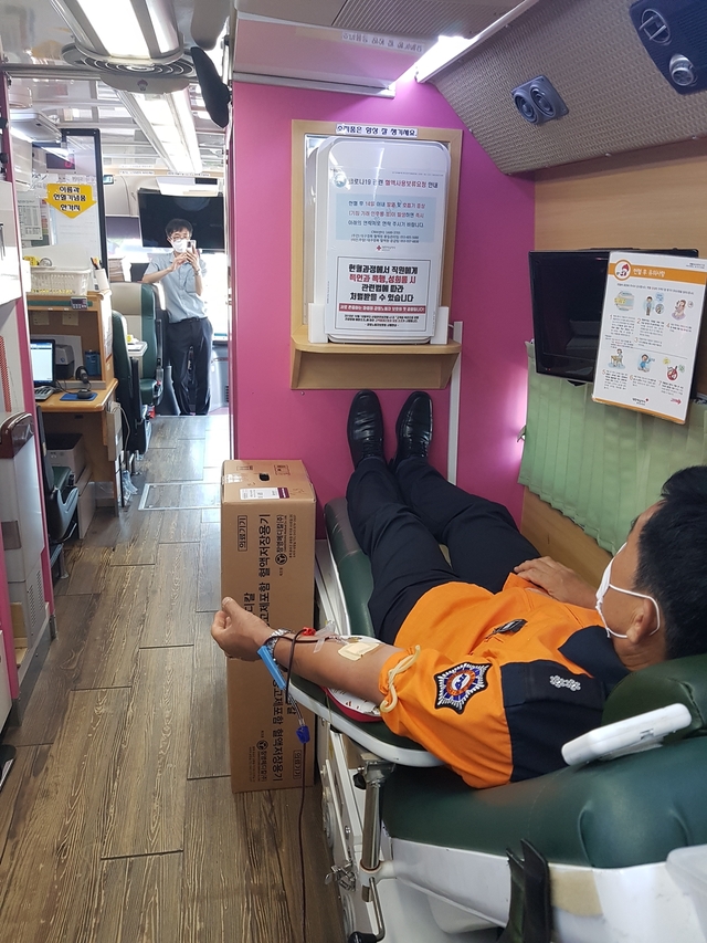 ▲ 고령군은 지난 24일 고령군청 광장에서 ‘사랑의 생명 나눔 헌혈행사’를 성황리에 마쳤다.ⓒ고령군