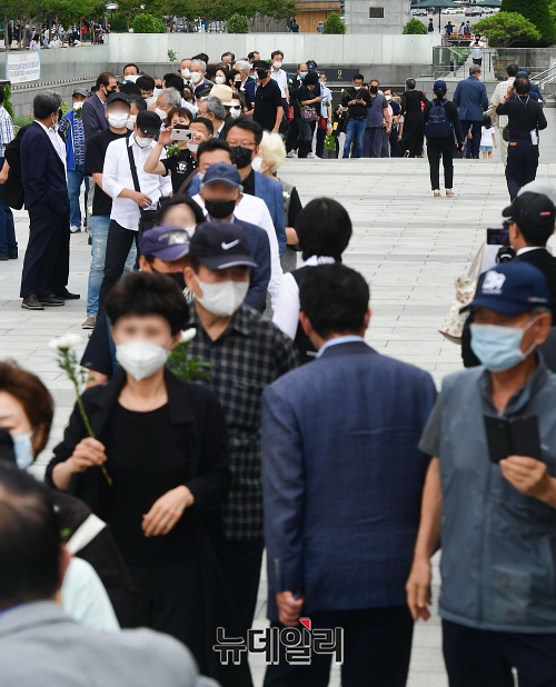 ▲ 지난 12일 촬영한 고 백선엽 장군 시민분향소 앞의 모습. 추모하려는 시민들이 길게 늘어서 있다. ⓒ뉴데일리 DB.