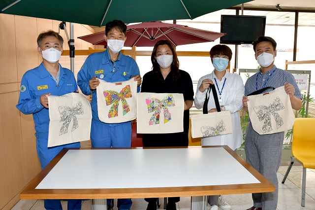 ▲ 코로나 19 확산으로 인해 대면 봉사활동이 어려운 점을 감안해 최근 포항제철소는 비대면 봉사활동을 통해 지역사회와 소외계층을 대상으로 한 나눔 활동을 지속하고 있다.ⓒ포항제철소