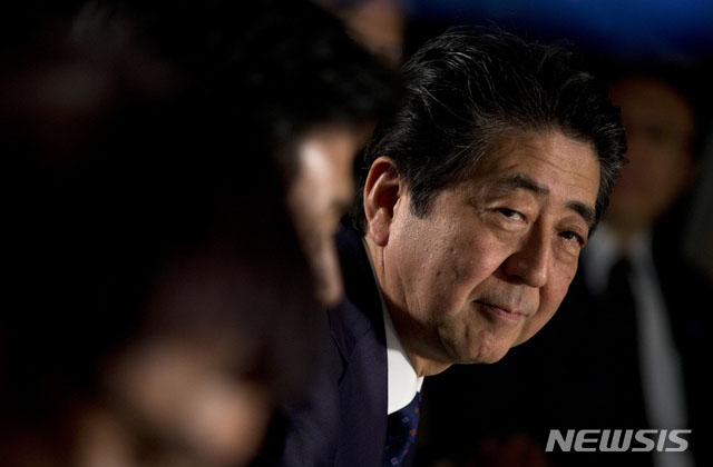 ▲ 아베 신조 일본 총리. 그가 암에 걸렸다는 소문이 돌고 있다. ⓒ뉴시스 AP. 무단전재 및 재배포 금지.
