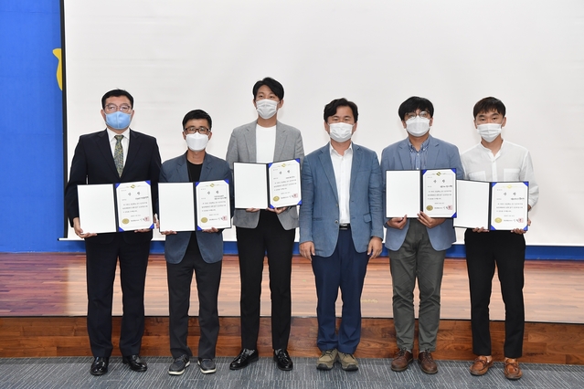 ▲ 경북도는 지난 25일 도청 화백당에서 ‘경상북도 우수 일자리사업 발굴대회’를 개최하고 5개 사업을 선정·시상했다.ⓒ경북도