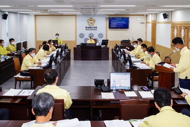 ▲ 경북도의회 행정보건복지위원회(위원장 김하수)는 지난 27일부터 28일까지 후반기 원구성 후 첫 소관부서 및 출연기관으로부터 업무보고를 들었다.ⓒ경북도의회
