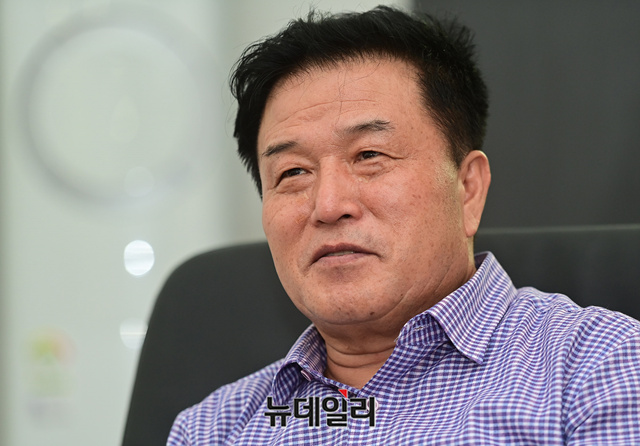 ▲ 이 전 의원은 문재인 정부의 부동산 정책에 '이 정부는 도가 지나치다'고 지적했다. ⓒ정상윤 기자