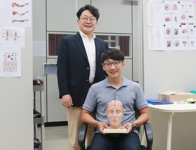 ▲ DGIST 지능형로봇연구부 안진웅 책임연구원(좌측), 진상현 전임연구원(우측).ⓒDGIST