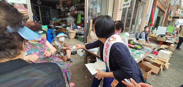 ▲ 영덕군은 코로나19 방지 마스크 바로쓰기 캠페인을 전개했다.ⓒ영덕군