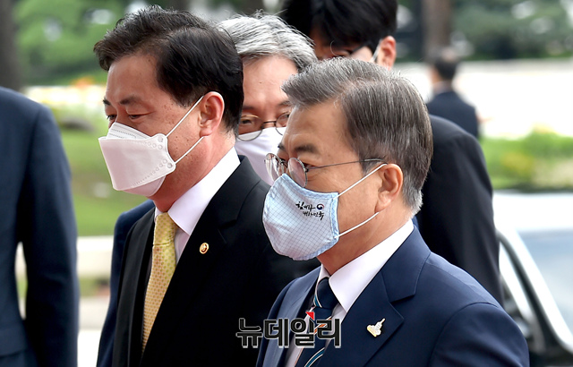 ▲ 문재인 대통령이 16일 오후 국회에서 열린 제21대 국회 개원식에서 개원연설을 위해 입장하고 있다. ⓒ이종현 기자