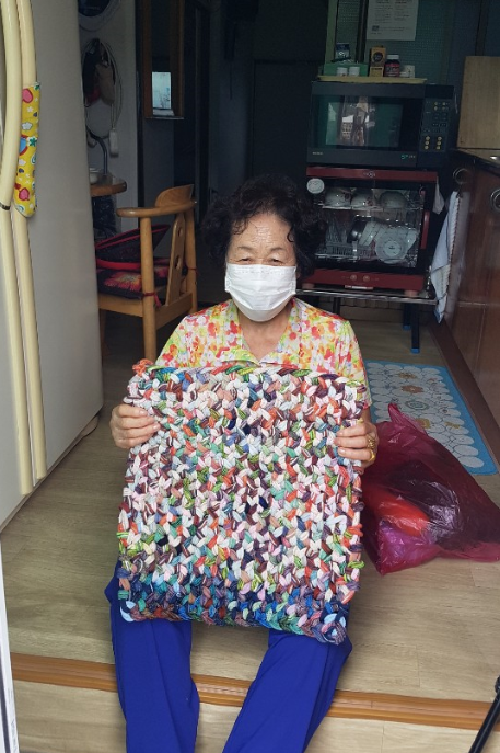 ▲ 문경시에서는 노인맞춤돌봄서비스사업을 통해 일상생활 영위가 어려운 어르신 2500여명에게 다양한 프로그램을 지원해 정서적 안정과 신체적 건강을 향상시키고 있다.ⓒ문경시