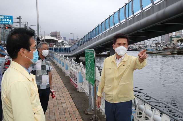 ▲ 이강덕 시장은 제9호 태풍 ‘마이삭’ 북상함에 따라 시민 안전과 피해 최소화를 위해 총력을 기울이고 있다.ⓒ포항시