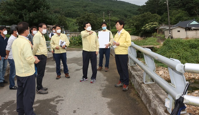 ▲ 주낙영 시장은 태풍 ‘마이삭’ 대비 재해복구사업장에서 긴급 현장 점검을 실시했다.ⓒ경주시